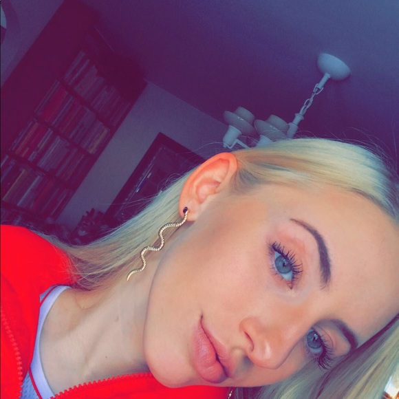 Meet your Posher, Gabrielle - Picture 1 of 1